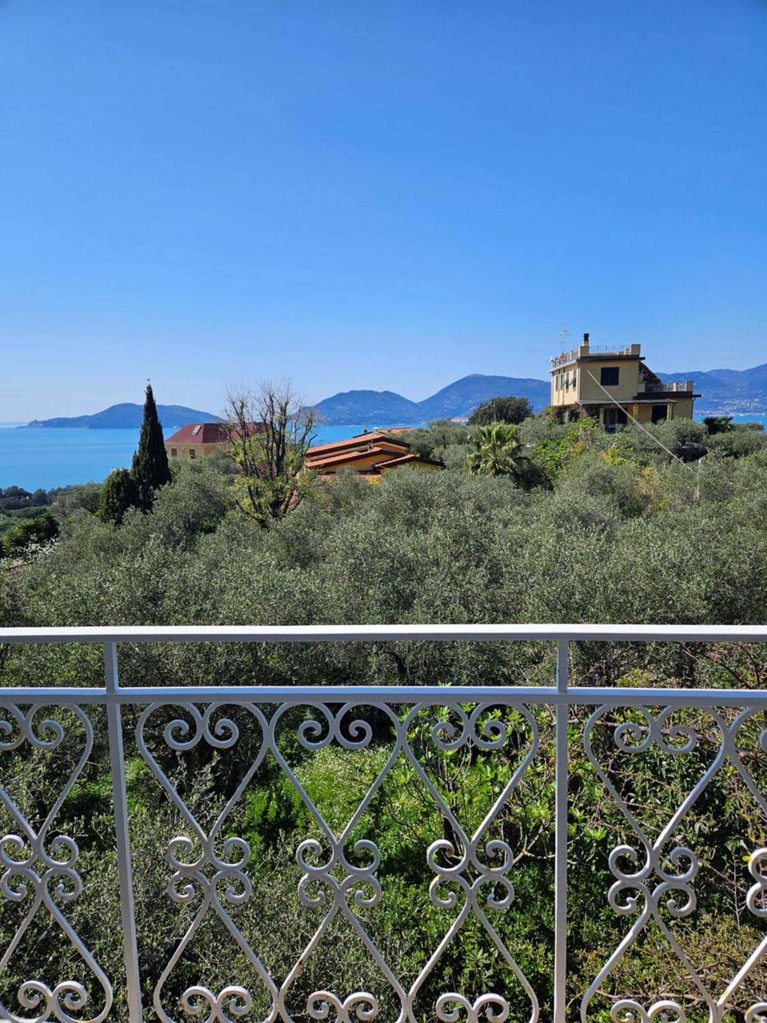 Villa Degli Ulivi - Free Parking Леричи Екстериор снимка